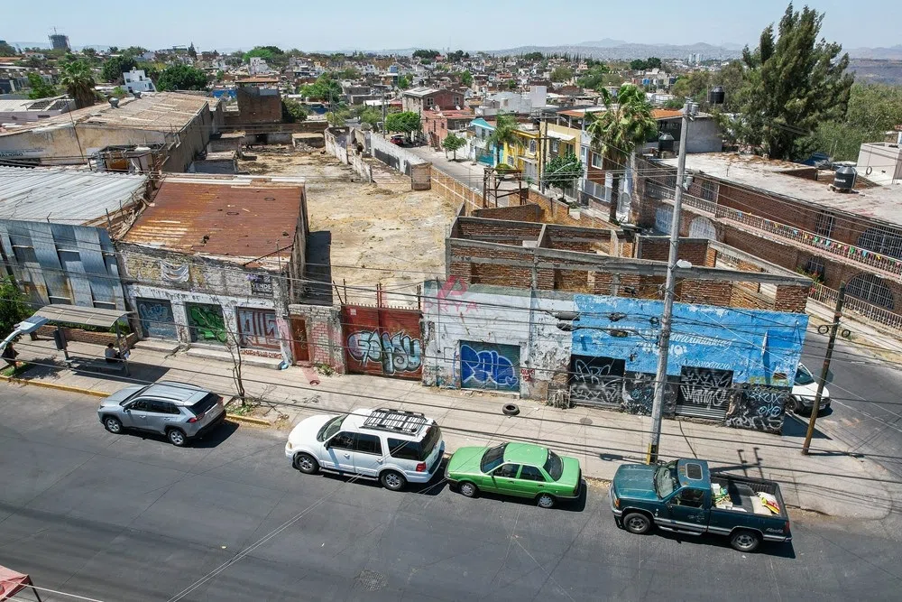 Foto 3 de Terreno mixto en venta en Huentitán Guadalajara 2,446 m² para departamentos.