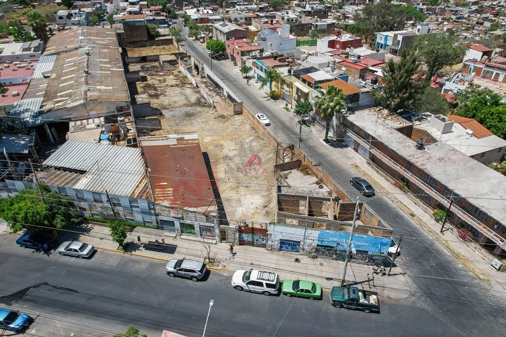Foto 4 de Terreno mixto en venta en Huentitán Guadalajara 2,446 m² para departamentos.