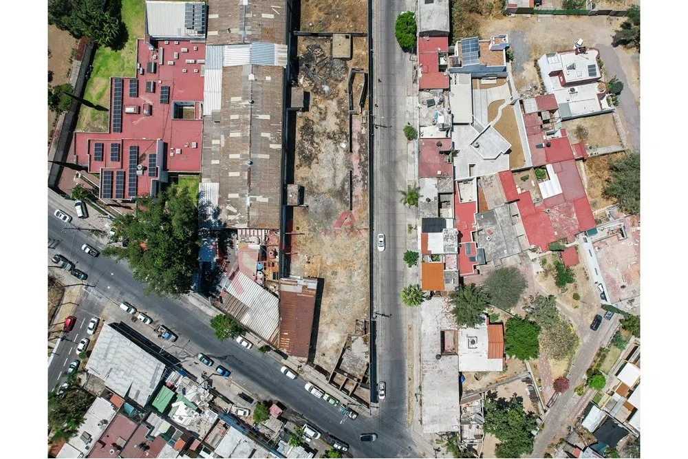Foto 8 de Terreno mixto en venta en Huentitán Guadalajara 2,446 m² para departamentos.