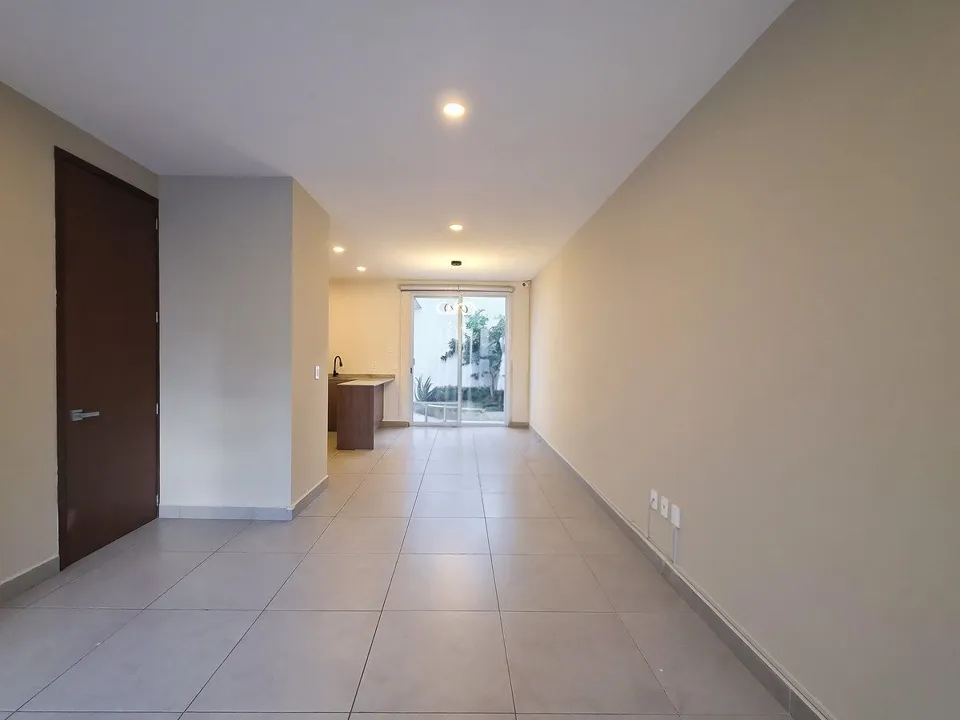 Foto 3 de Casa en Renta dentro de Coto en Jardines del Valle, Zapopan