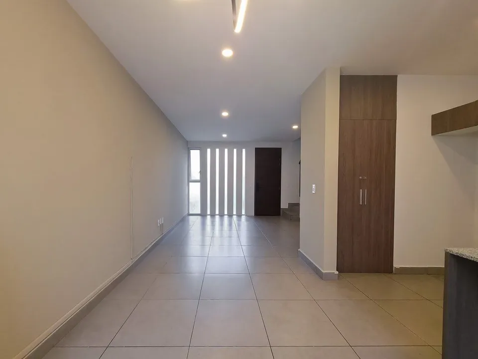 Foto 4 de Casa en Renta dentro de Coto en Jardines del Valle, Zapopan