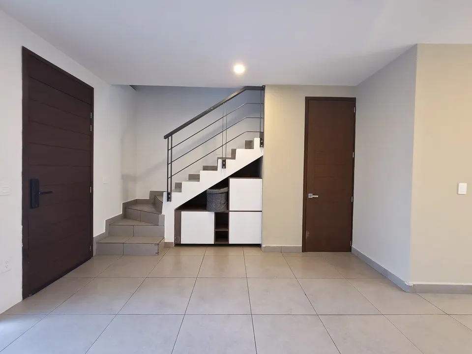 Foto 6 de Casa en Renta dentro de Coto en Jardines del Valle, Zapopan