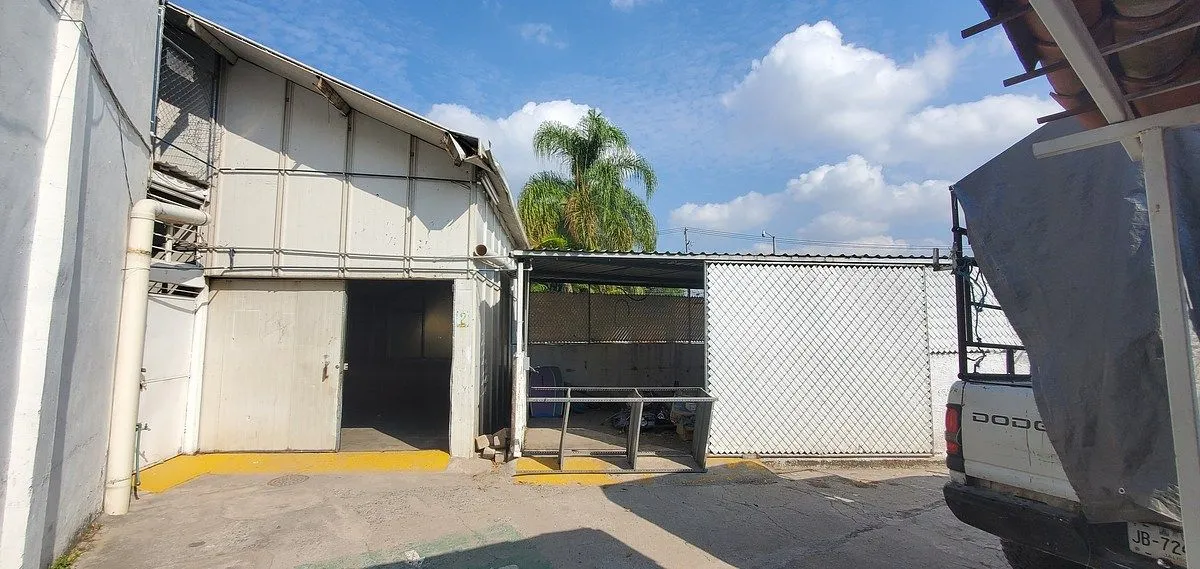 Foto 2 de Bodega Industrial con Oficinas Administrativas - El Campanario