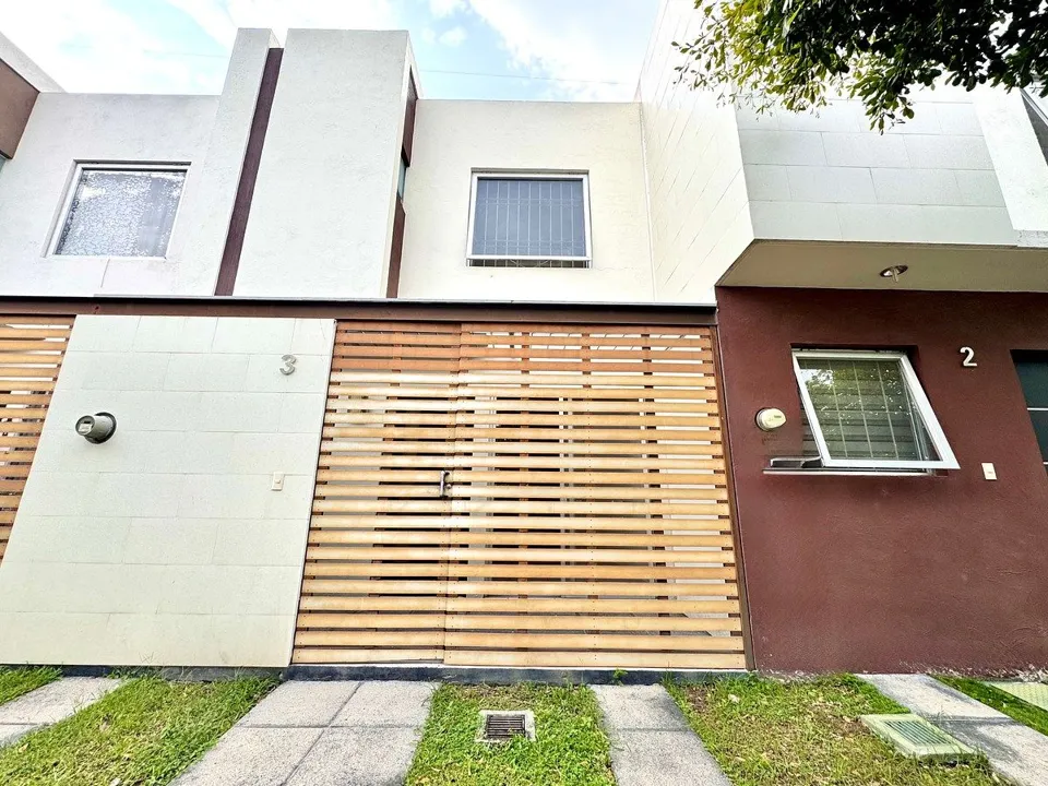 Casa en Renta en Residencial por punto Sur con 3 Recámaras y  3 Baños