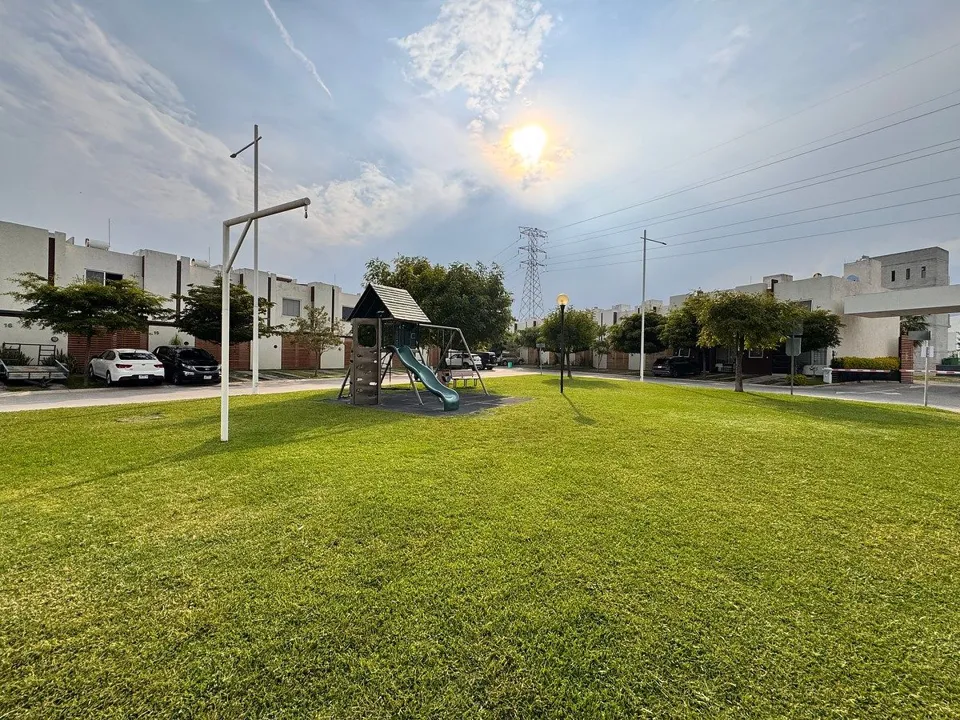Foto 2 de Casa en Renta en Residencial por punto Sur con 3 Recámaras y  3 Baños