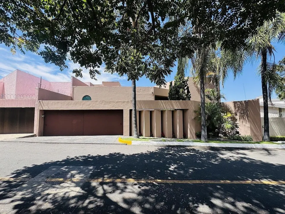 CASA EN VENTA A la vuelta del Privado San Javier en Colinas de San Javier