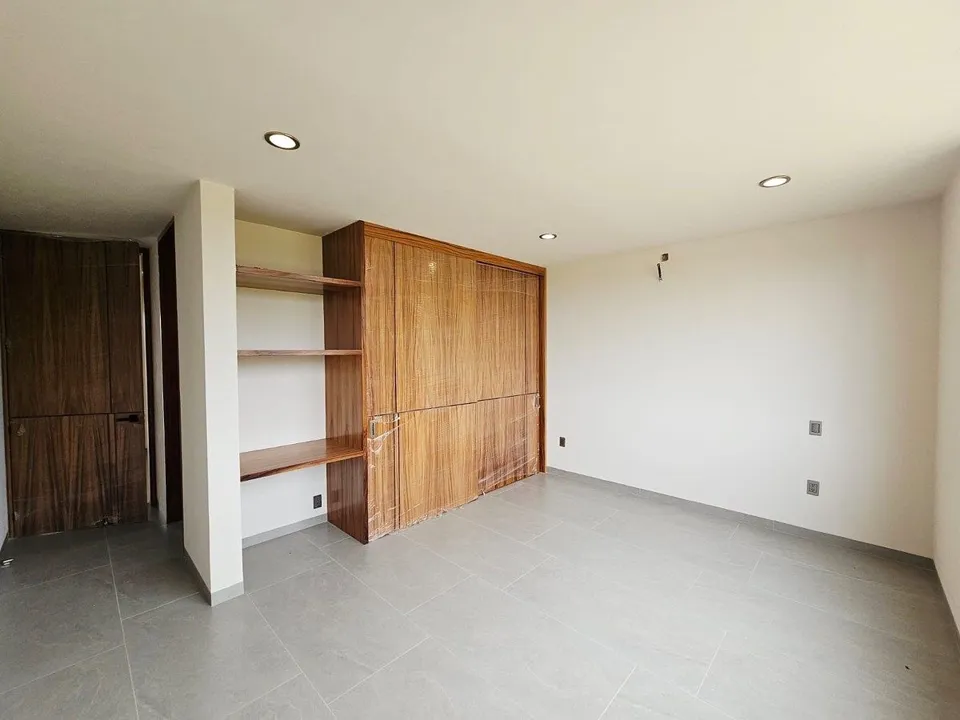 Foto 8 de Residencia con Recámara en Planta Baja y Sótano cerca de la UP y el TEC