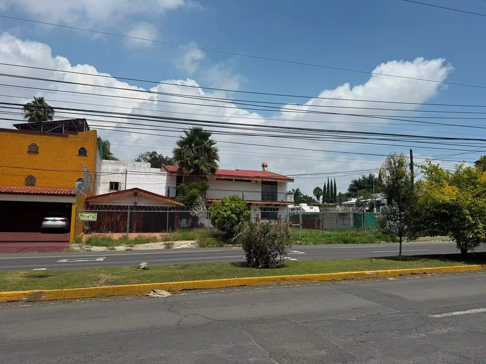 Foto 2 de Casa - Terreno en Venta en Ciudad del Sol en Zapopan, Jalisco