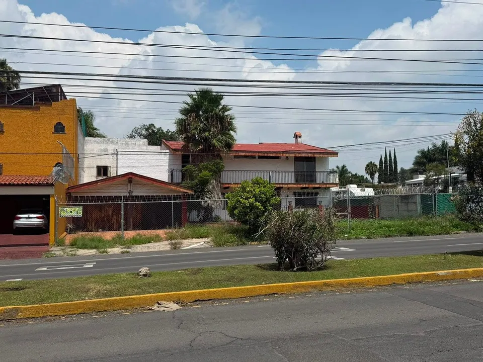 Foto 3 de Casa - Terreno en Venta en Ciudad del Sol en Zapopan, Jalisco