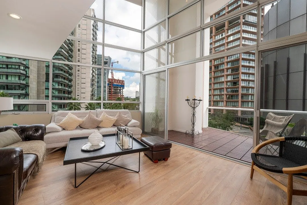 Foto 7 de Aura Lofts: doble altura, fachada de cristal y recámara principal XL