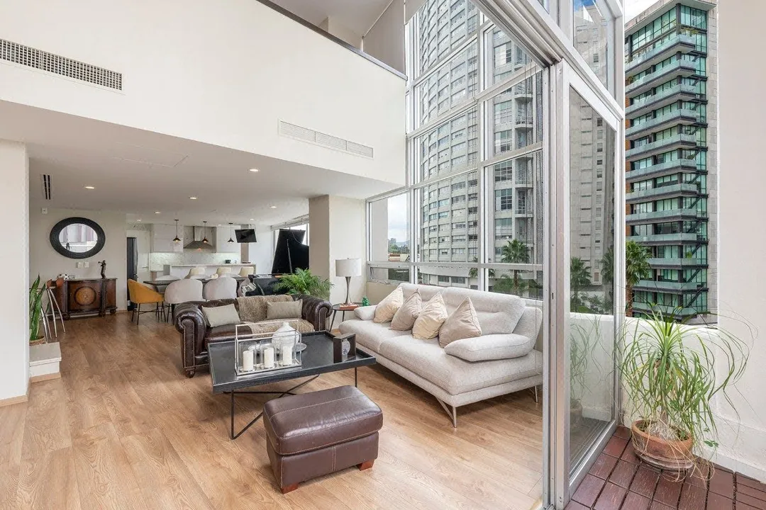 Foto 9 de Aura Lofts: doble altura, fachada de cristal y recámara principal XL