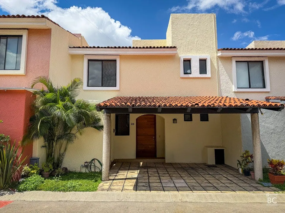 Foto 2 de Casa en Venta en Coto sobre Avenida Inglaterra | 3 Recámaras