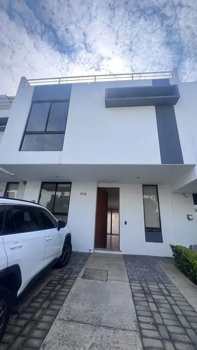 Se renta casa en Las Grullas,  en San Agustín,  Tlajomulco de Zúñiga.