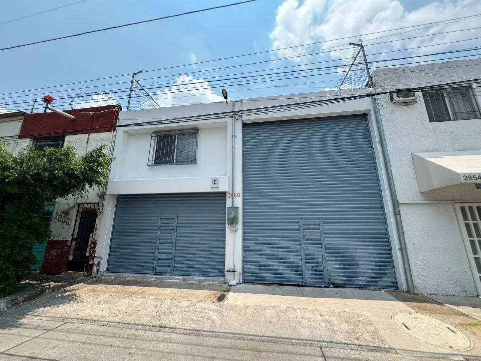 Bodega Comercial en renta en Calle Quebrada, Sta. Eduwiges, Guadalajara