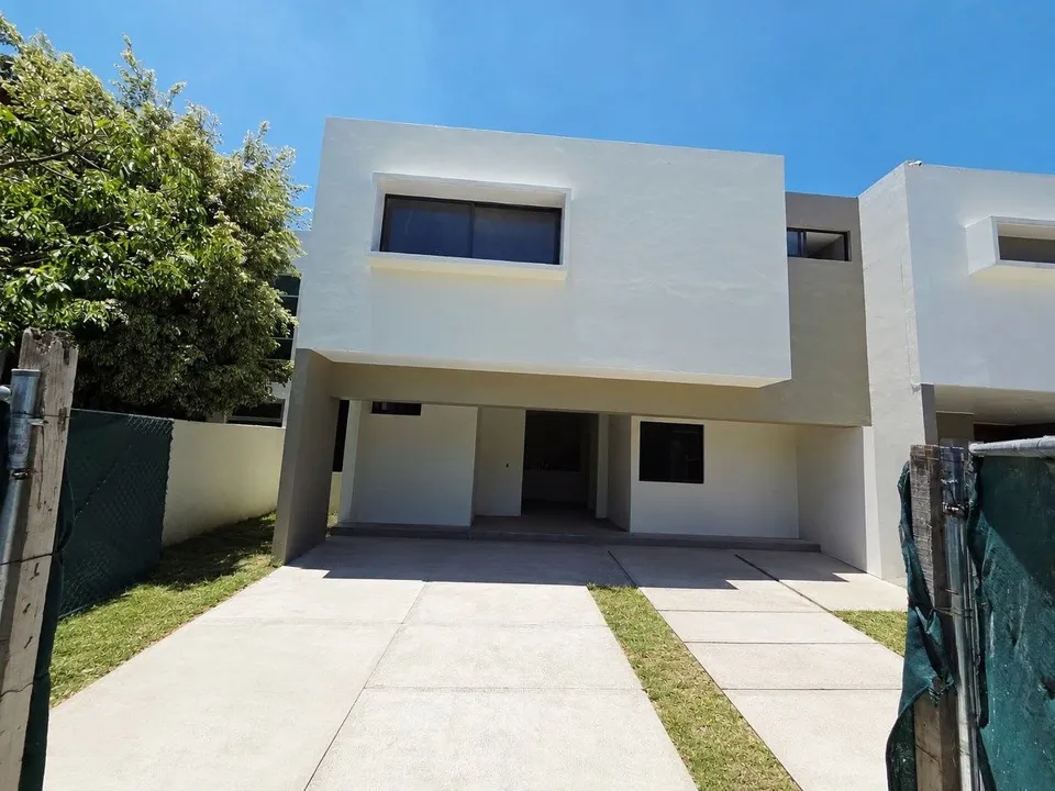 RESIDENCIA EN PREVENTA CON 4 RECAMARAS AMPLIAS