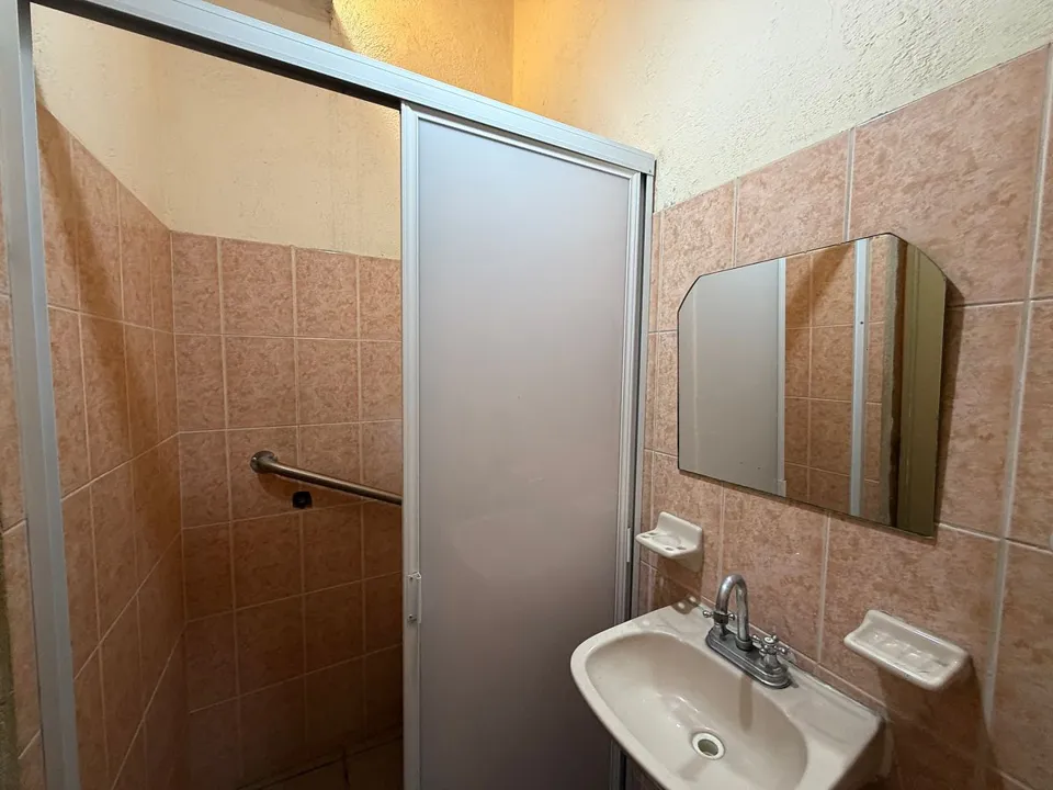 Foto 7 de Casa en venta Zona Centro de Guadalajara, con local comercial.