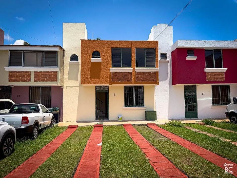 Casa en Renta en Zapopan | Cerca de Los Cubos, 4 Autos e Ideal para Oficina
