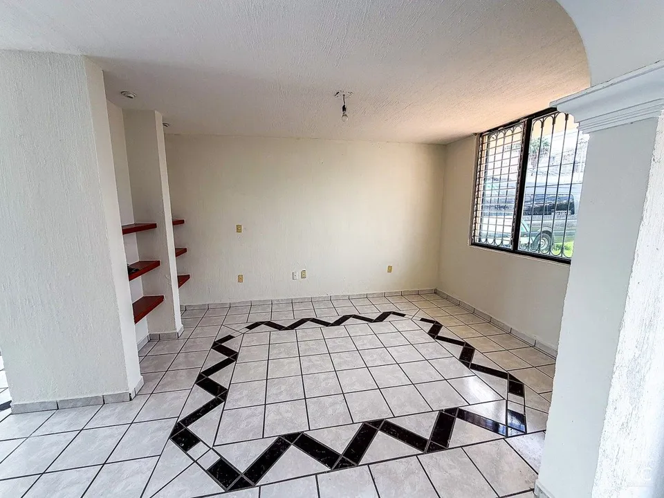 Foto 4 de Casa en Renta en Zapopan | Cerca de Los Cubos, 4 Autos e Ideal para Oficina