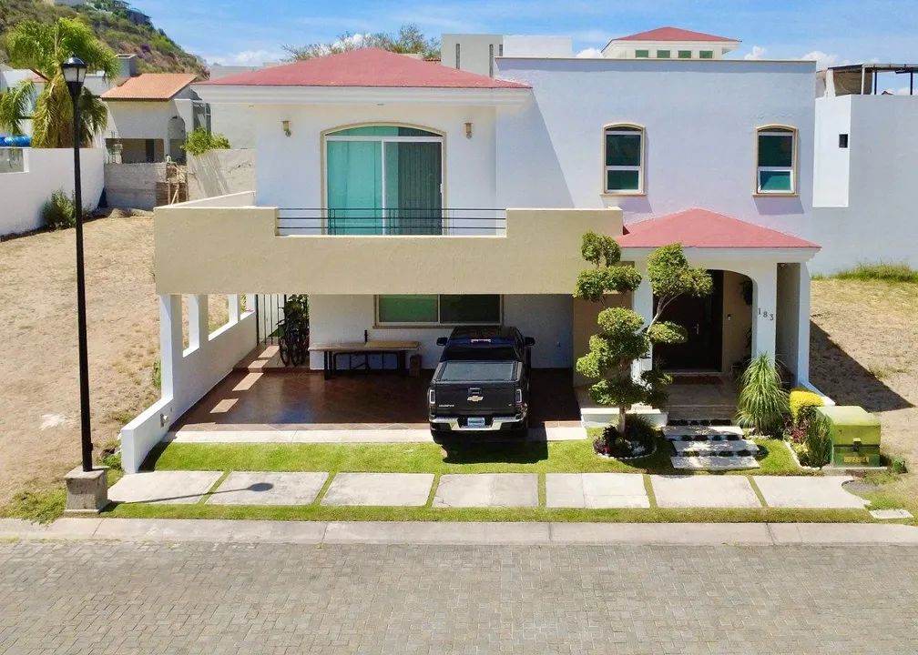 Casa en Venta | 530 m² Construcción | 5 Recámaras |San Martin del Tajo