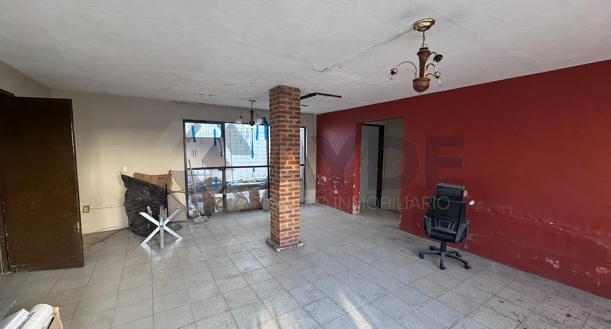 Foto 3 de CASA EN VENTA CON LOCALES COMERCIALES EN AURELIO GONZÁLEZ 1971