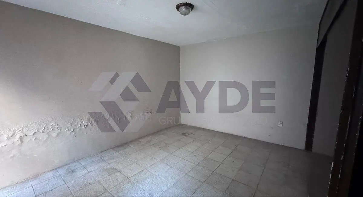 Foto 7 de CASA EN VENTA CON LOCALES COMERCIALES EN AURELIO GONZÁLEZ 1971