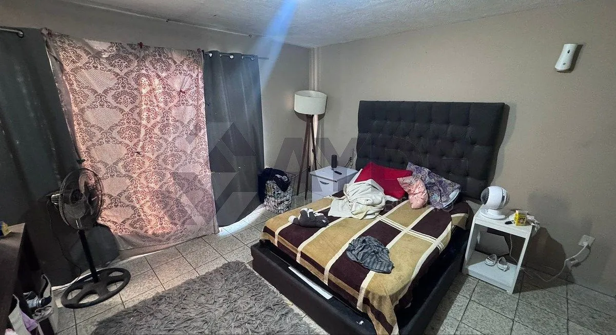 Foto 8 de CASA EN VENTA CON LOCALES COMERCIALES EN AURELIO GONZÁLEZ 1971