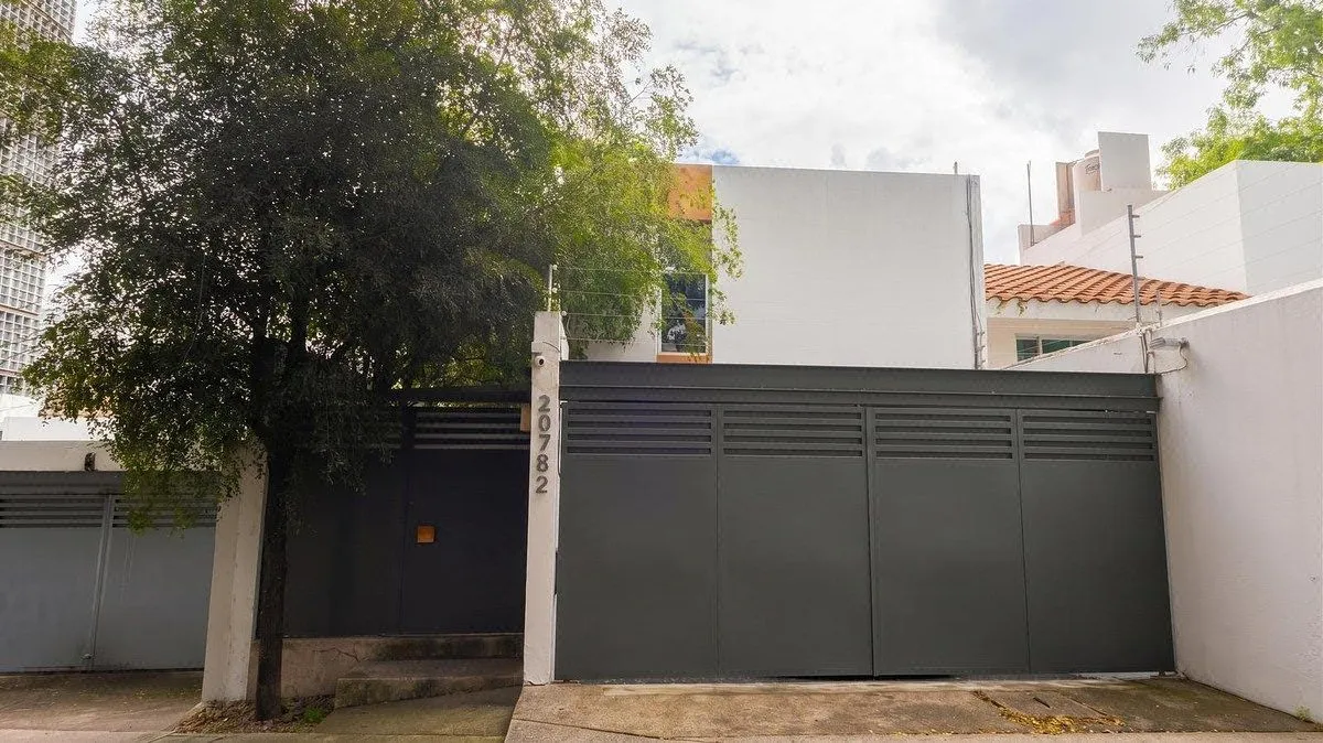 Casa en Venta, Col. Colomos Providencia, Guadalajara, Jalisco.