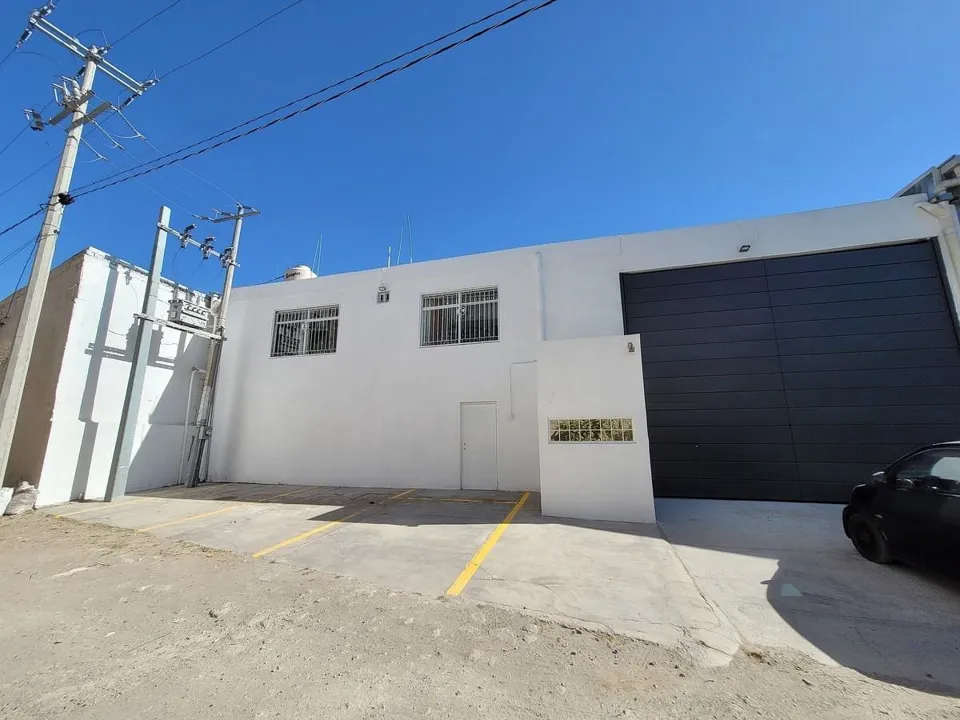 Excelente Bodega Industrial. En Renta.  Colonia Los Sauces. Jalisco.