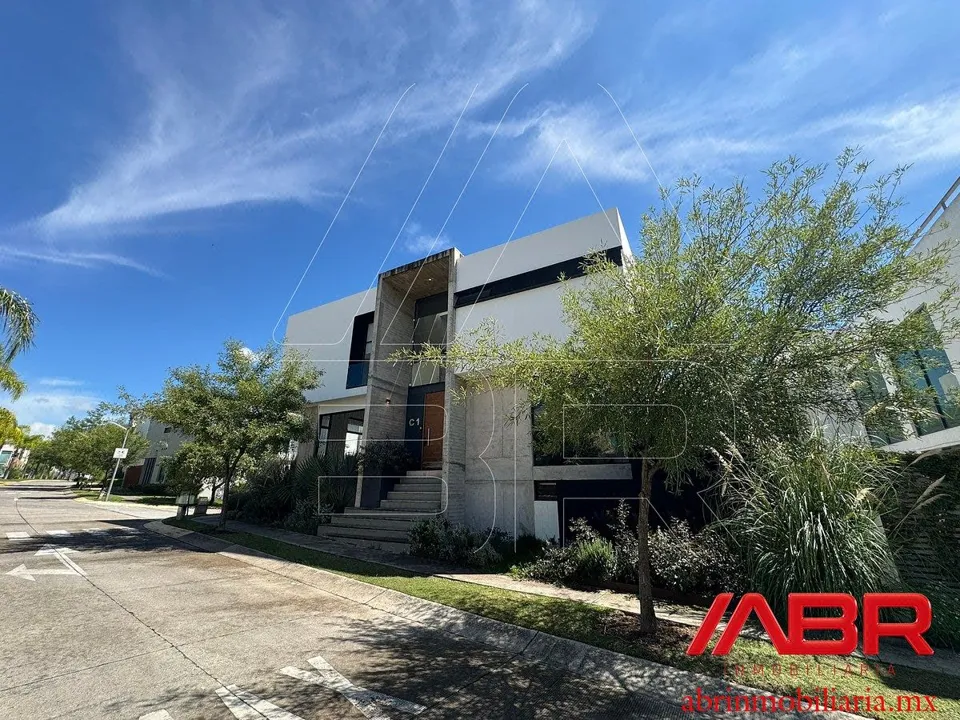 CASA EN VENTA EN ESQUINA EN PARQUE VIRREYES