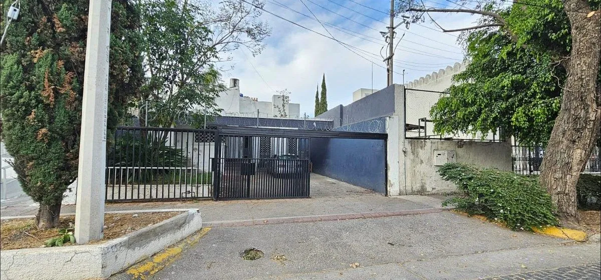 CASA CON USO MIXTO SOBRE AV HIDALGO