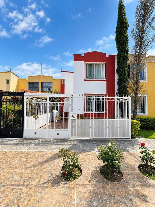 Casa en VENTA en Jardines del Valle dentro de privada, Zapopan Jalisco