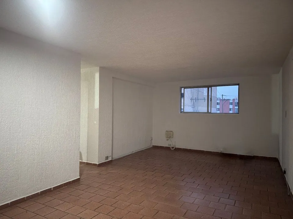 Foto 2 de Amplio Departamento en 2ndo Nivel dentro de Condominio