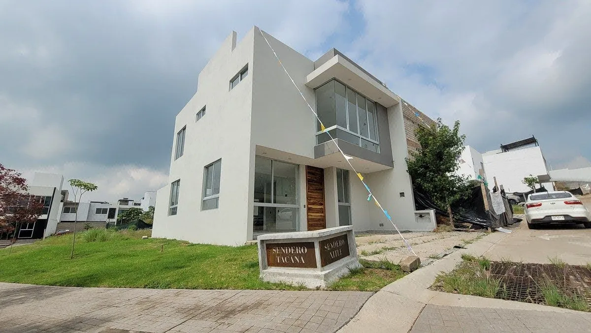 Casa en Venta en Sendero Montañés, Coto 9, Senderos de Monteverde con Roof Garden