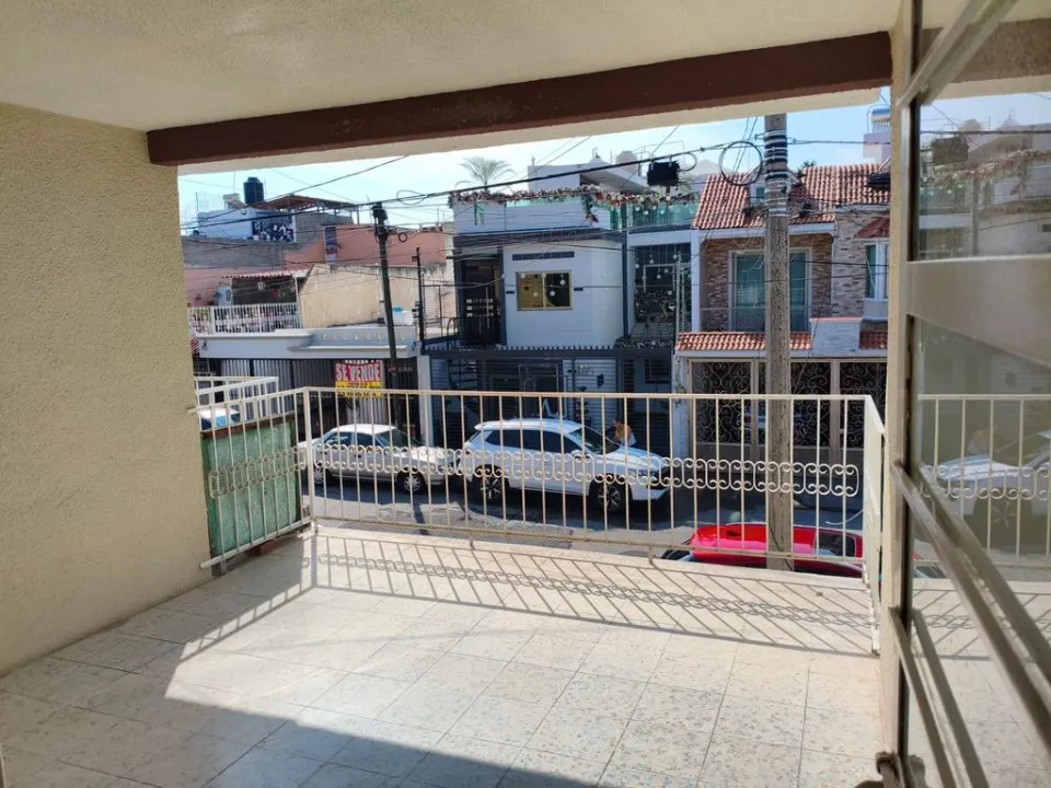 Foto 2 de Casa en venta en Calle Azucena, Jardines de la Paz, Guadalajara