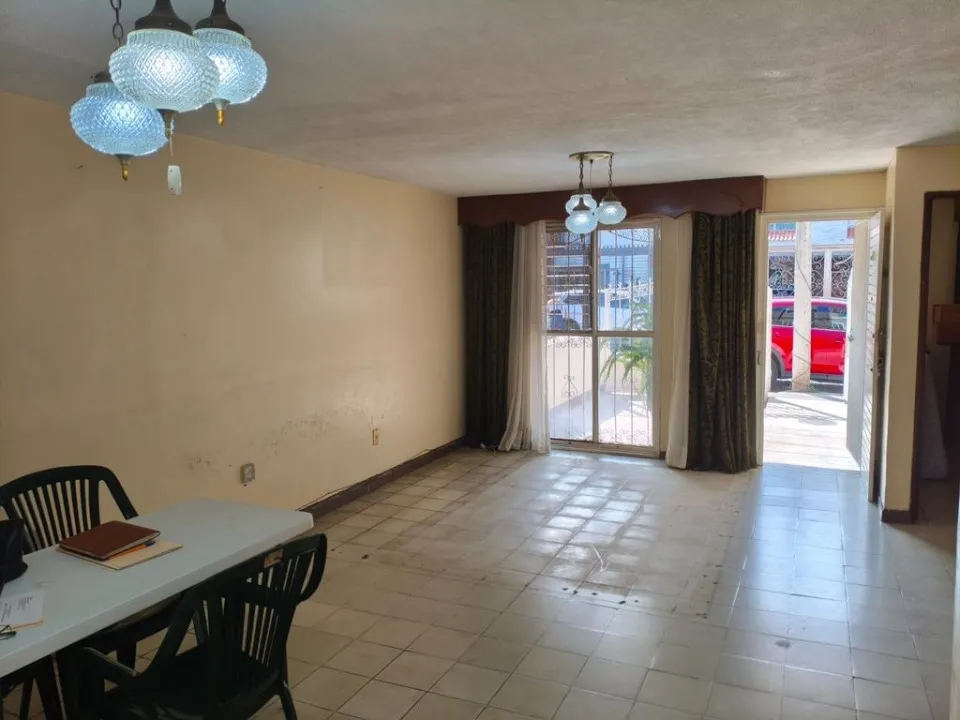 Foto 3 de Casa en venta en Calle Azucena, Jardines de la Paz, Guadalajara