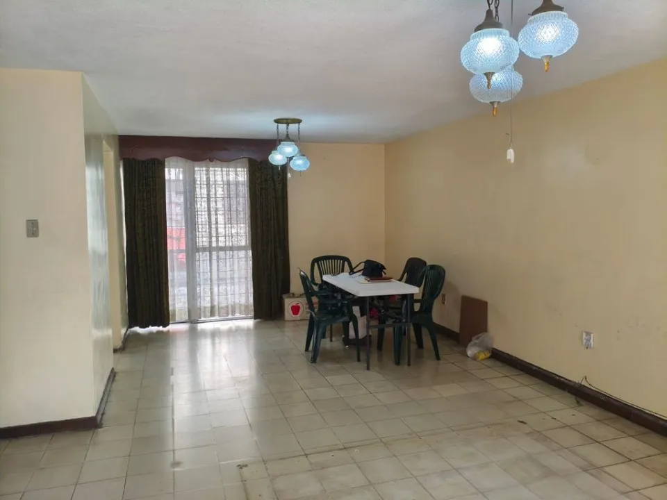Foto 4 de Casa en venta en Calle Azucena, Jardines de la Paz, Guadalajara