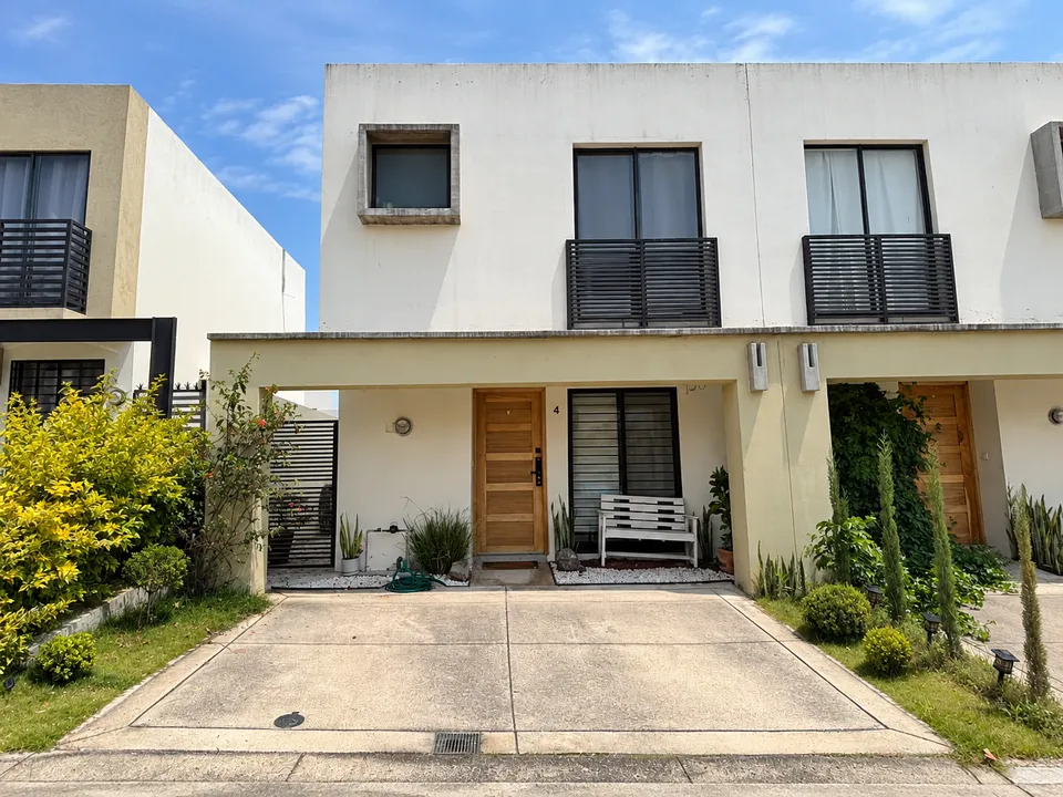 CASA EN RENTA EN ADAMAR