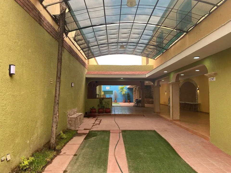 Foto 2 de Terreno con salón de eventos con estacionamiento