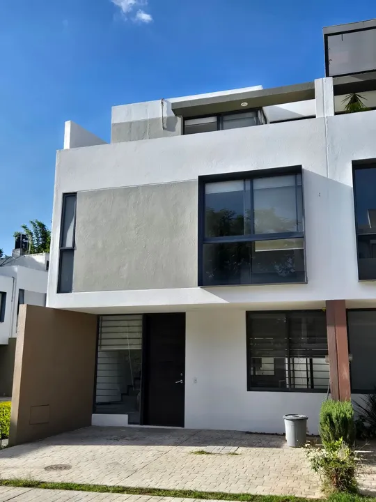 ZOI RESIDENCIAL 3 NIVELES - 3REC - 3.5W.C. - A/A