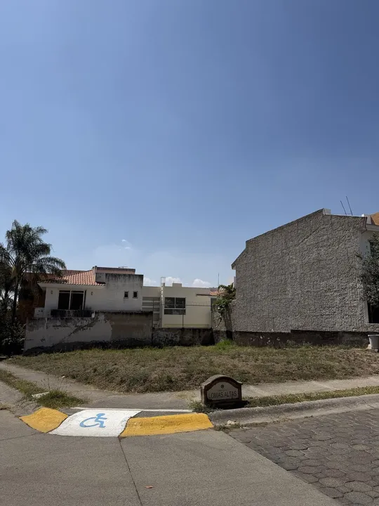TERRENO EN VENTA – EN ESQUINA EN FRACCIONAMIENTO BOSQUES DE SANTA ANITA