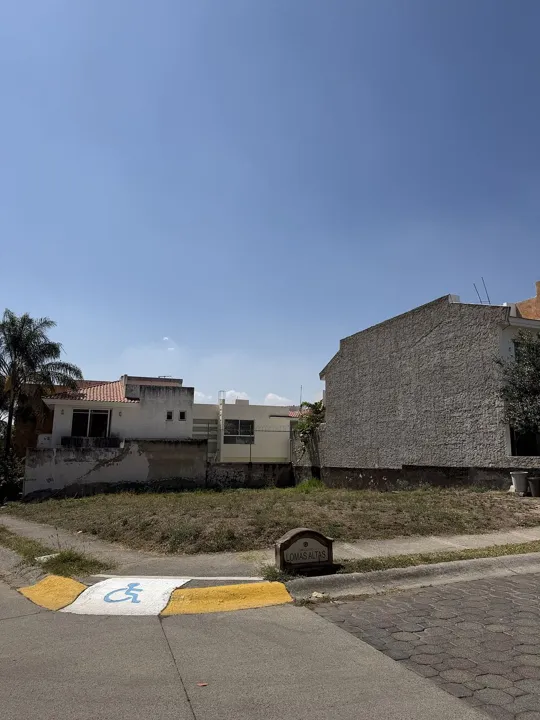 Foto 2 de TERRENO EN VENTA – EN ESQUINA EN FRACCIONAMIENTO BOSQUES DE SANTA ANITA