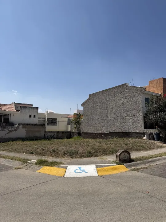Foto 6 de TERRENO EN VENTA – EN ESQUINA EN FRACCIONAMIENTO BOSQUES DE SANTA ANITA