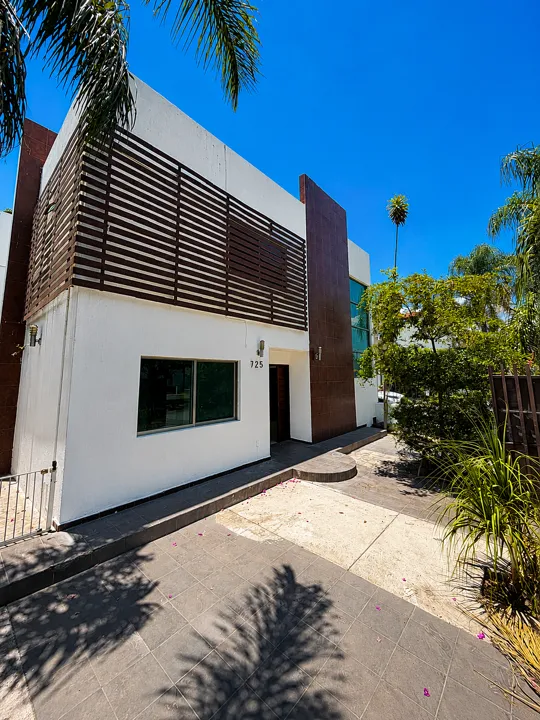 CASA EN VENTA/RENTA EN JARDÍN REAL
