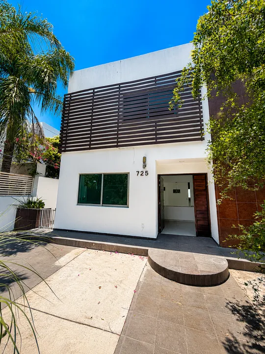 Foto 2 de CASA EN VENTA/RENTA EN JARDÍN REAL