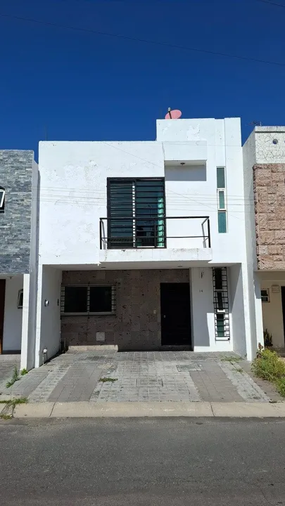 Casa en Venta en Zapopan | 3 Recámaras + Estudio | 130 m² de Construcción