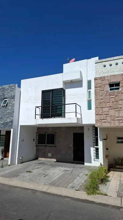 Foto 2 de Casa en Venta en Zapopan | 3 Recámaras + Estudio | 130 m² de Construcción