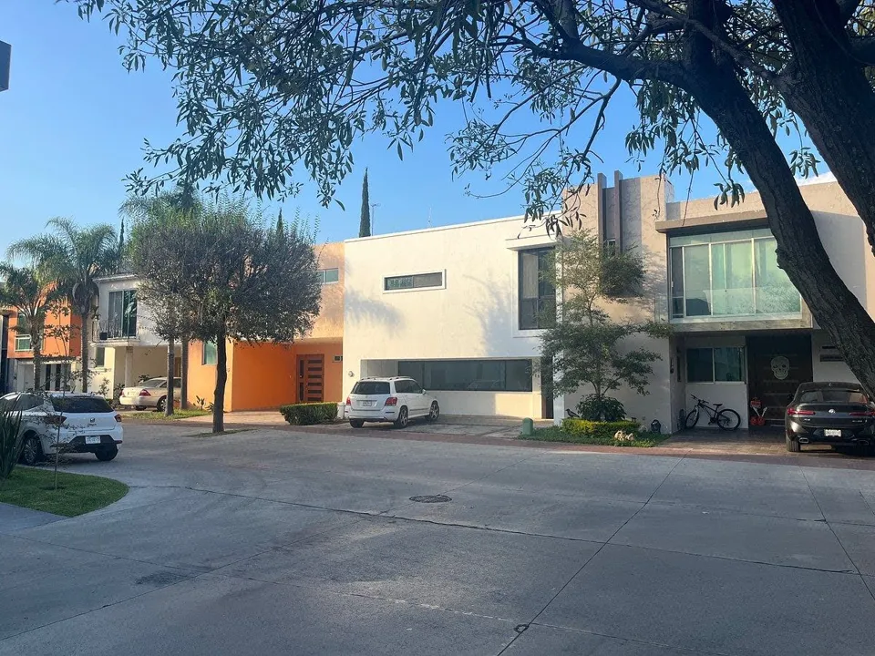 Foto 2 de Casa en Renta en Solares Amplia en Zapopan