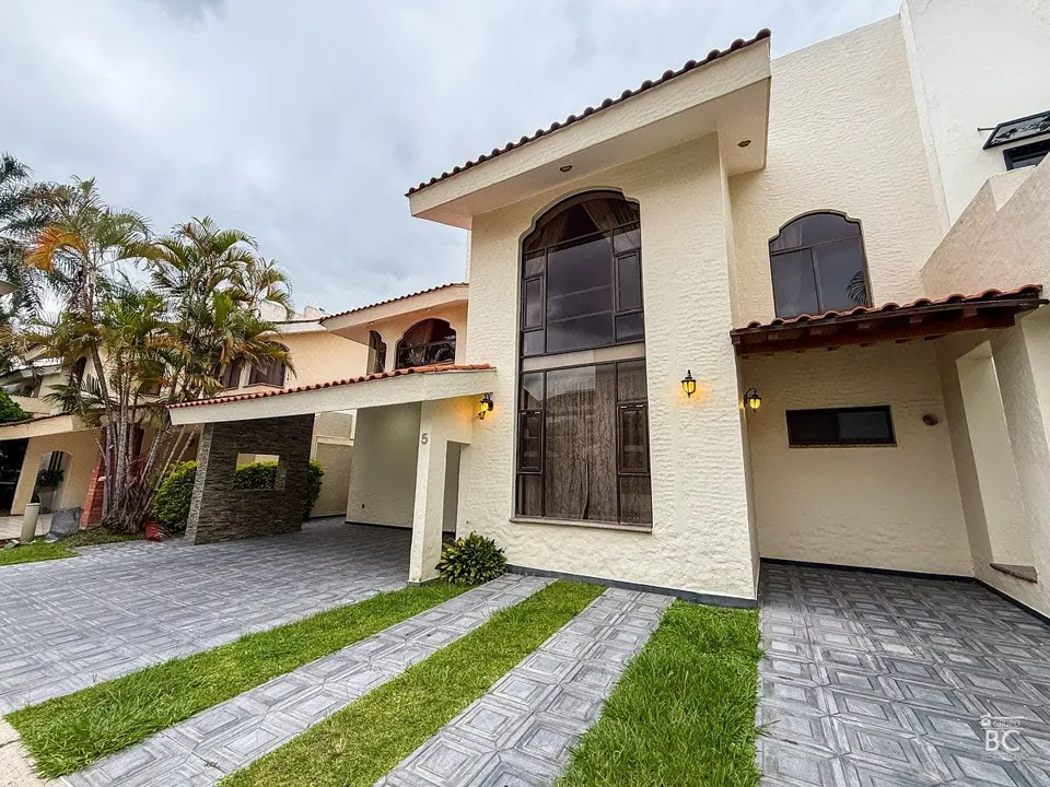 Foto 2 de Casa en Venta en Valle Real | 4 Recámaras + Cuarto de Servicio | Coto Privado