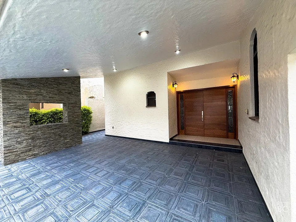 Foto 3 de Casa en Venta en Valle Real | 4 Recámaras + Cuarto de Servicio | Coto Privado