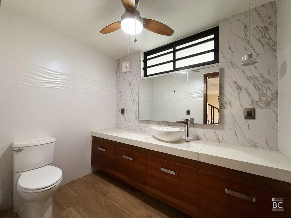 Foto 6 de Casa en Venta en Valle Real | 4 Recámaras + Cuarto de Servicio | Coto Privado